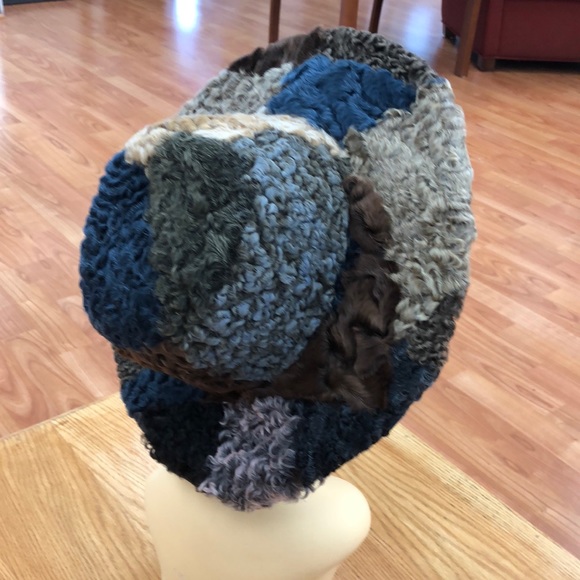 Women’s lamb shearling hat - Picture 3 of 5